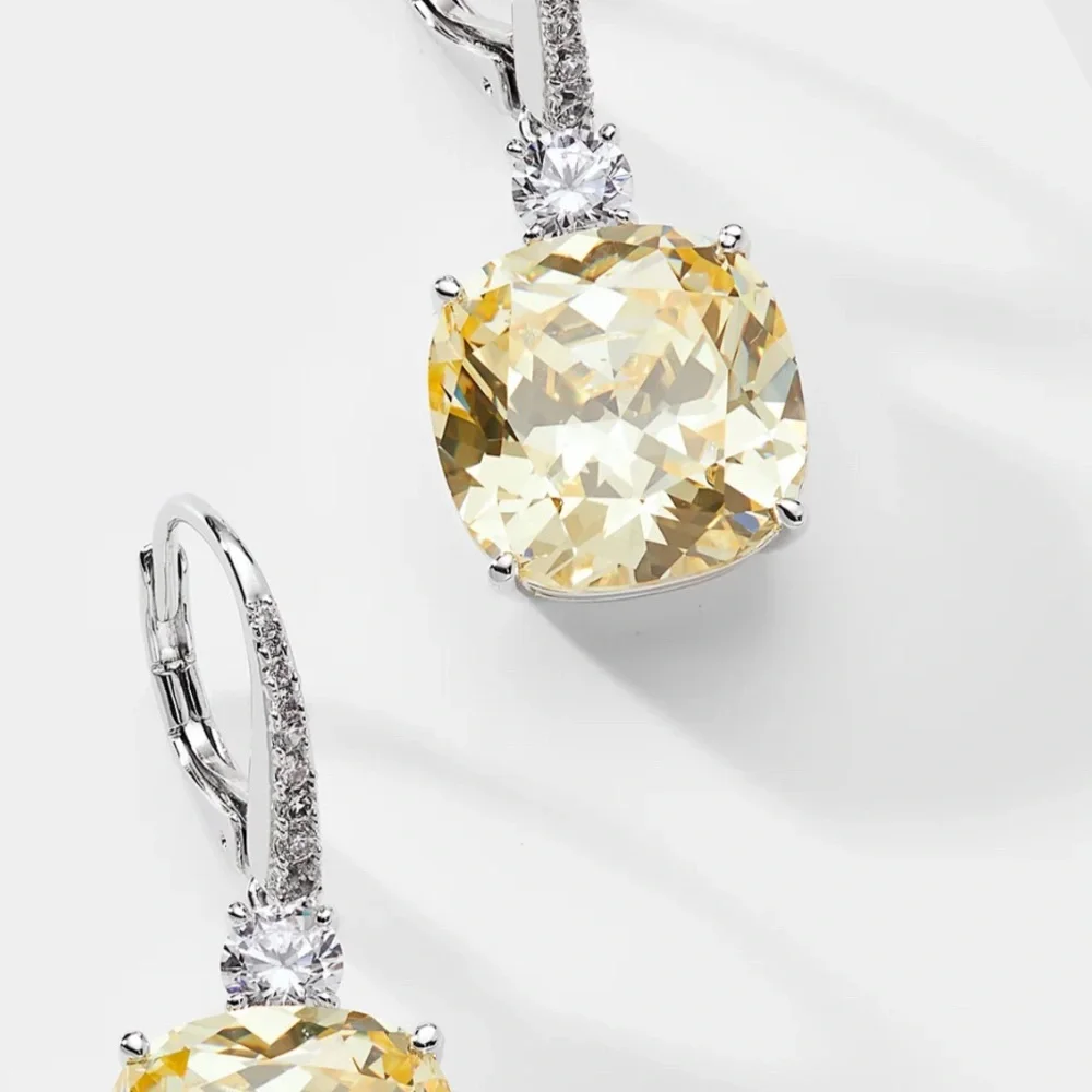 Absolutely gorgeous like a yellow diamond looking white gold plated /crystals